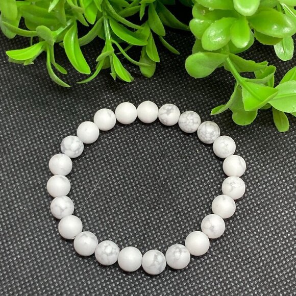 New Stretch Howlite beaded bracelet - Picture 1 of 1